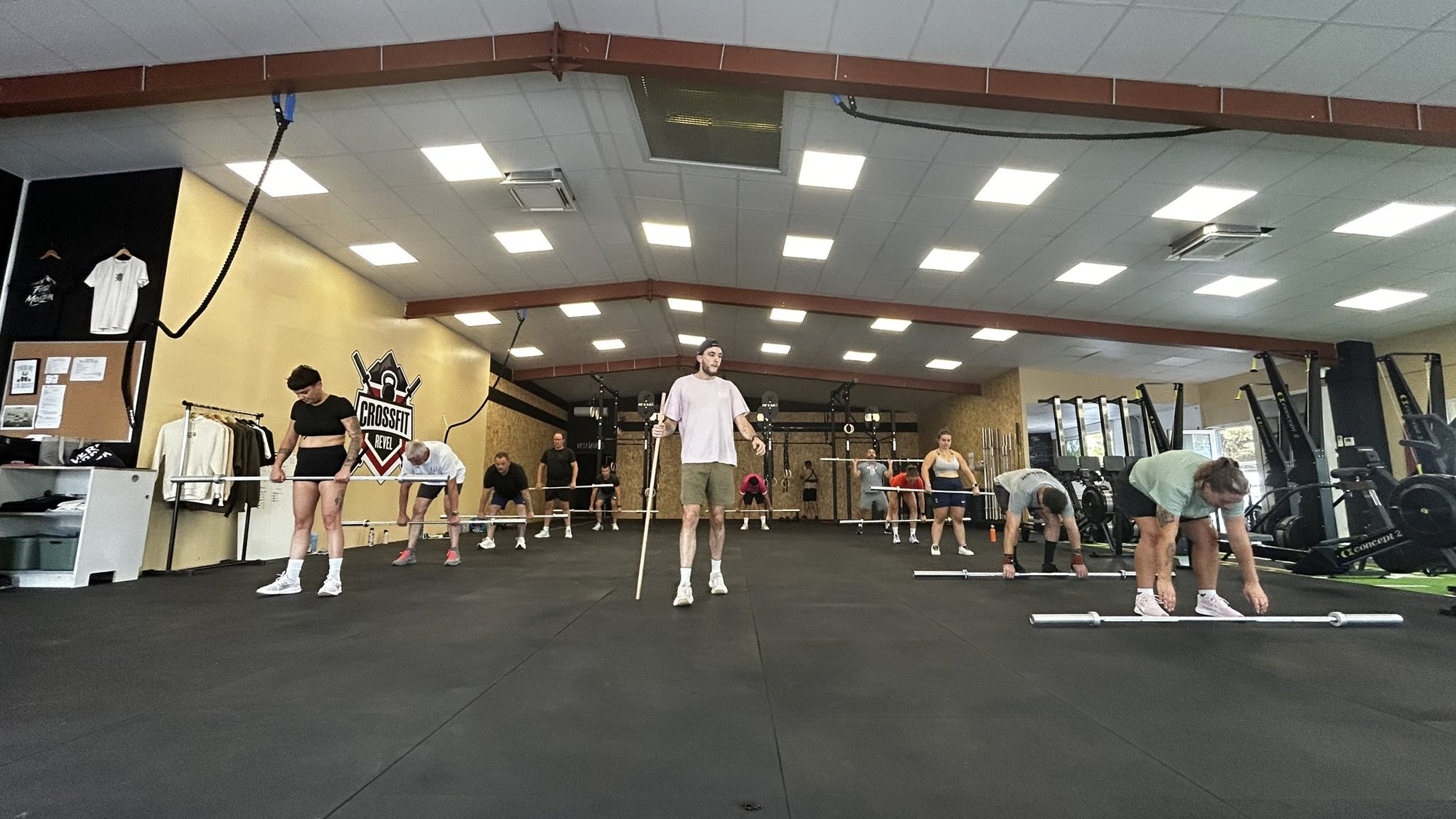 Membres de CrossFit Revel pendant un cours encadré